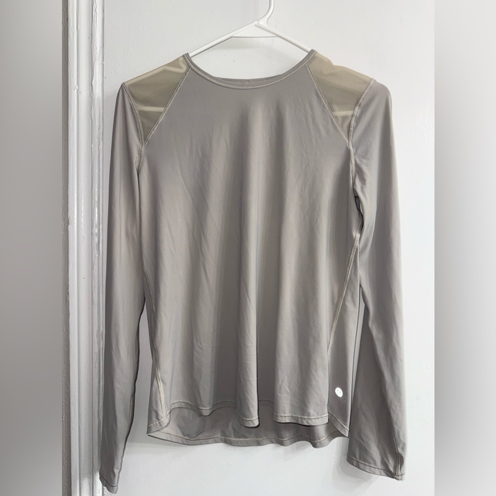 Lululemon flattering top size 6